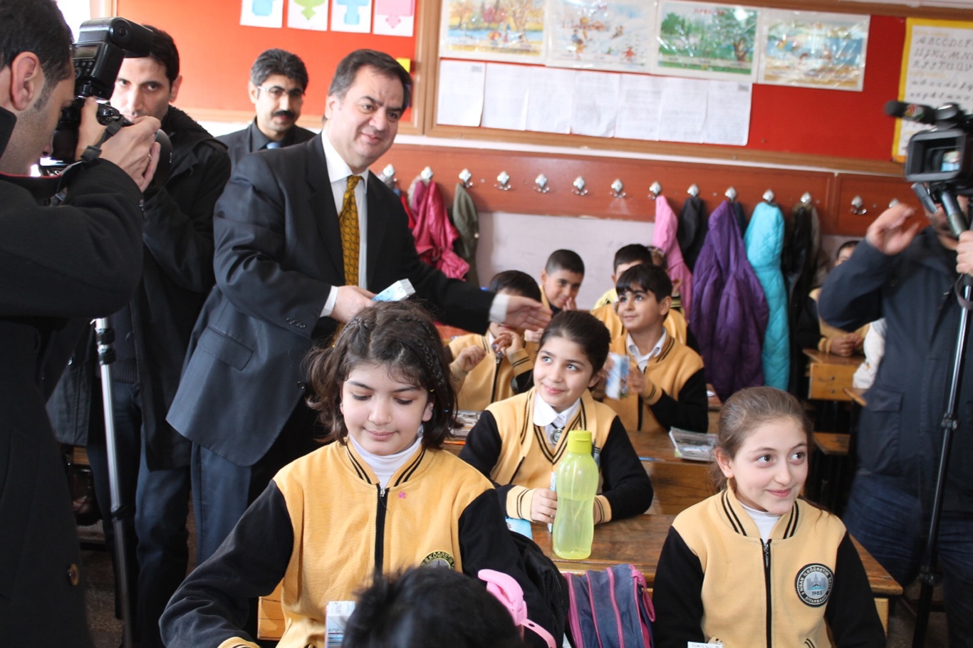 Diyarbakır'da öğrencilere okul sütü dağıtıldı Diyarbakır'da öğrencilere okul sütü dağıtıldı